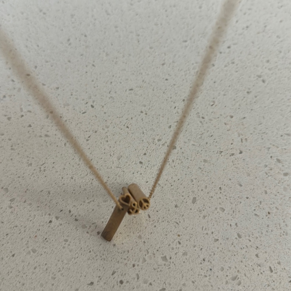 Beth Macri 14k yellow gold pendant necklace